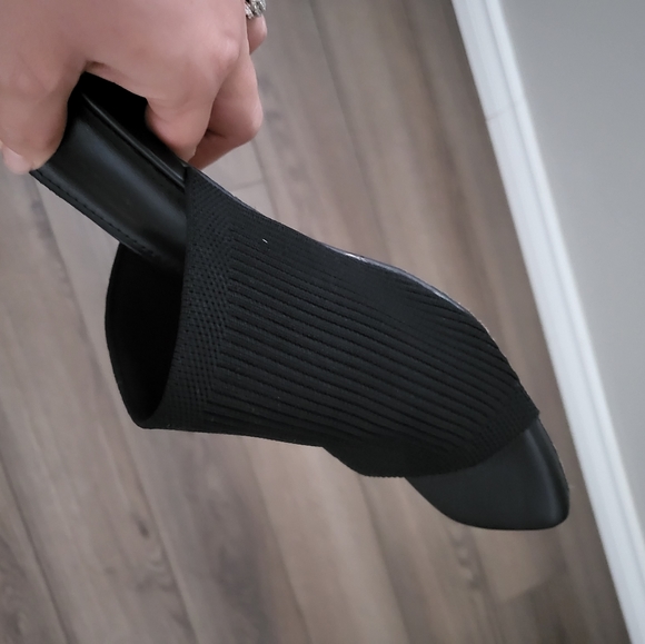 sandles - Picture 2 of 4